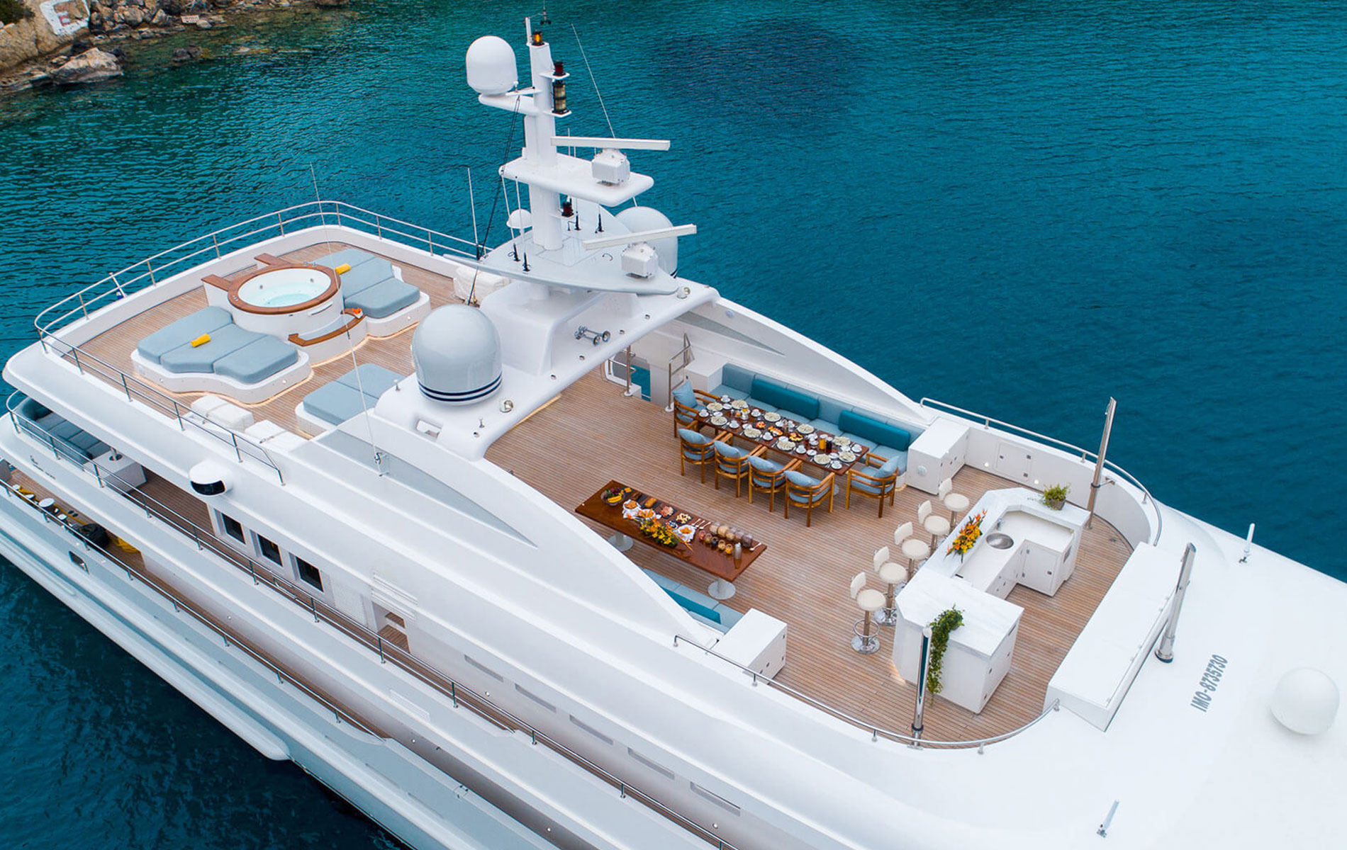 luxury yacht amenities